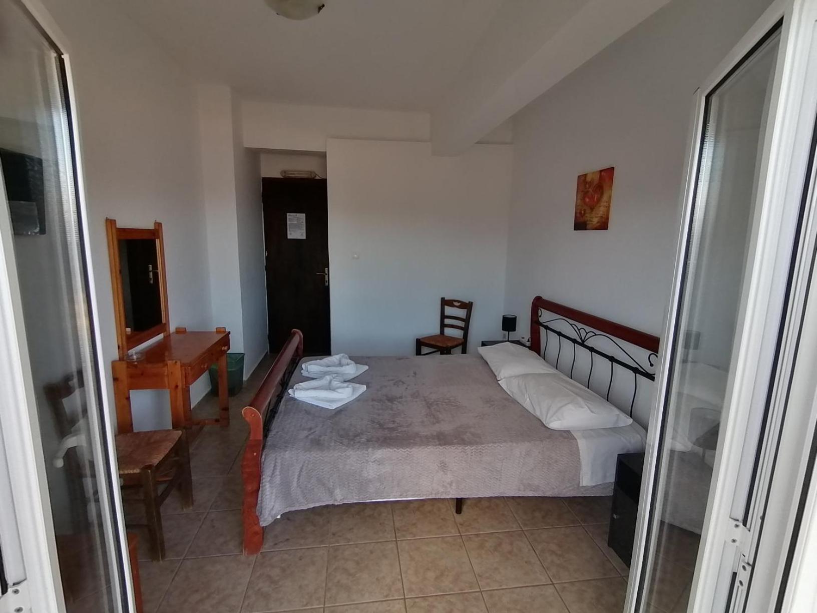 Calypso Apartments Вати Екстериор снимка