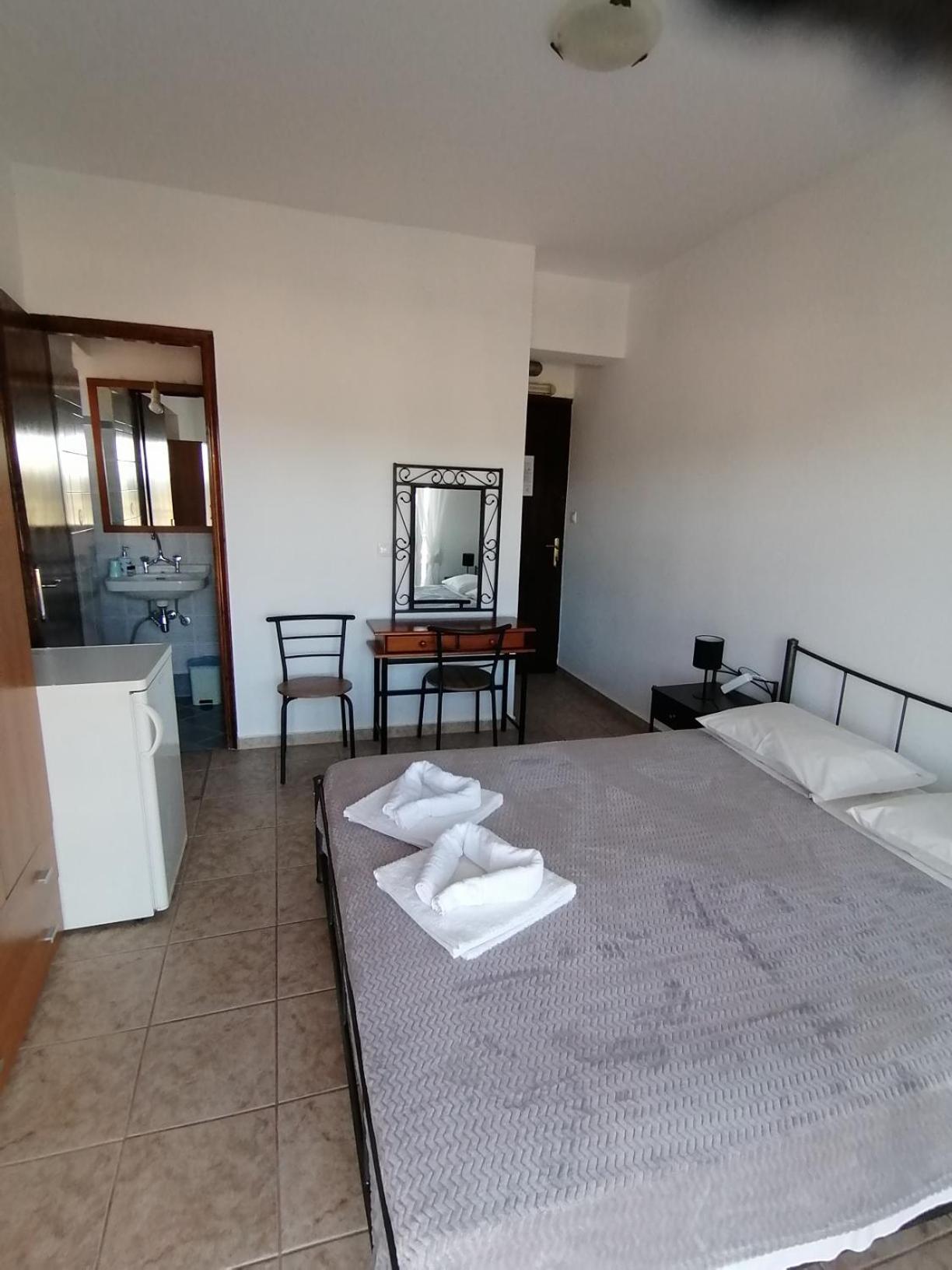 Calypso Apartments Вати Екстериор снимка