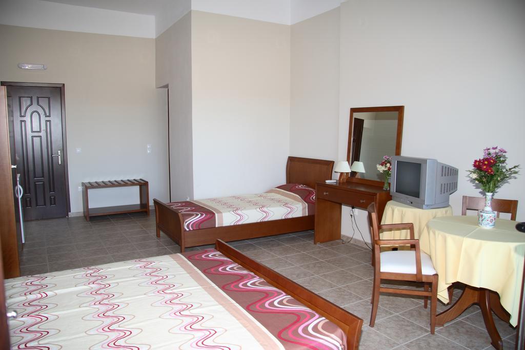 Calypso Apartments Вати Екстериор снимка