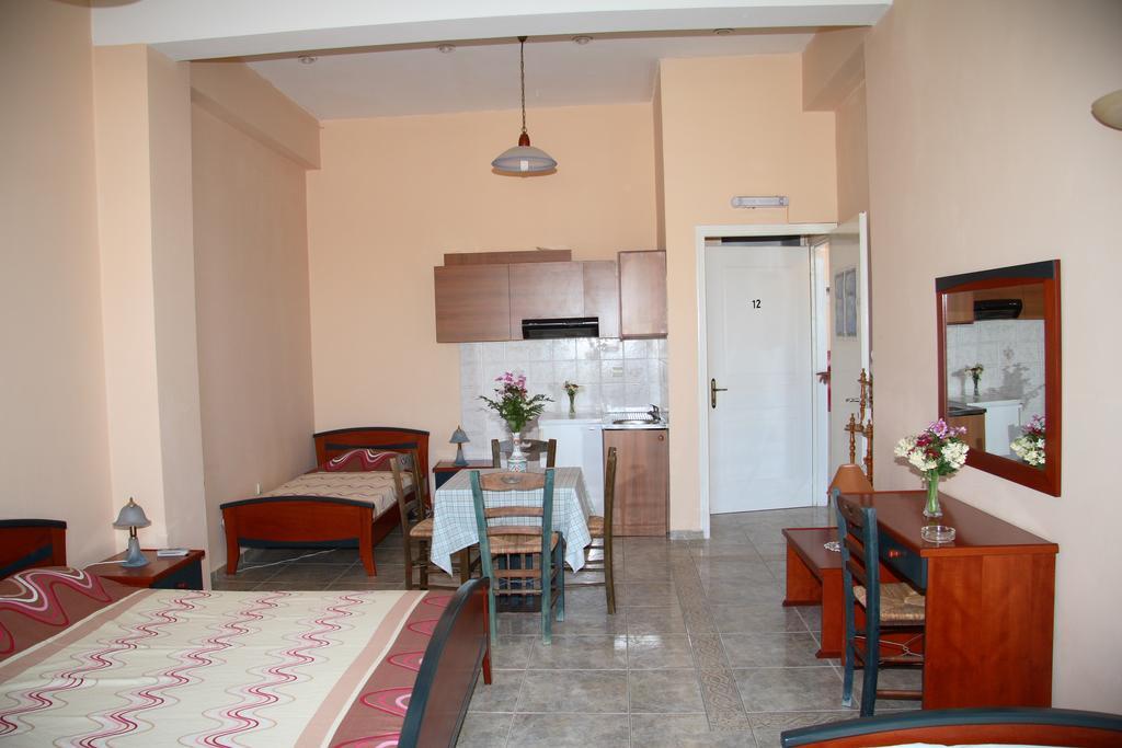 Calypso Apartments Вати Екстериор снимка