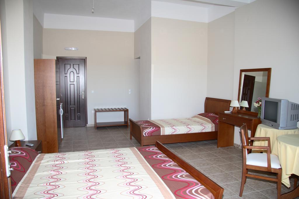 Calypso Apartments Вати Екстериор снимка