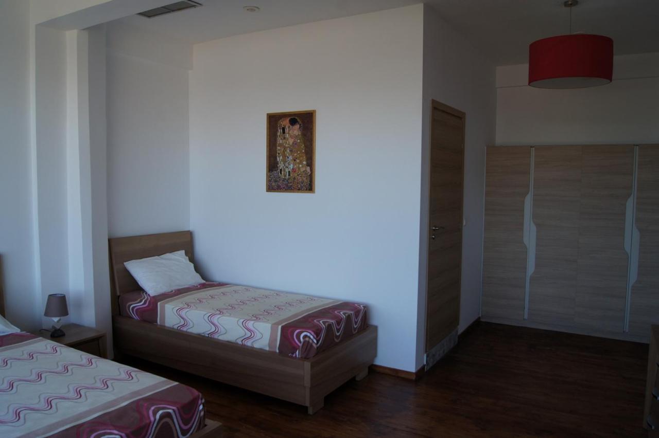 Calypso Apartments Вати Екстериор снимка