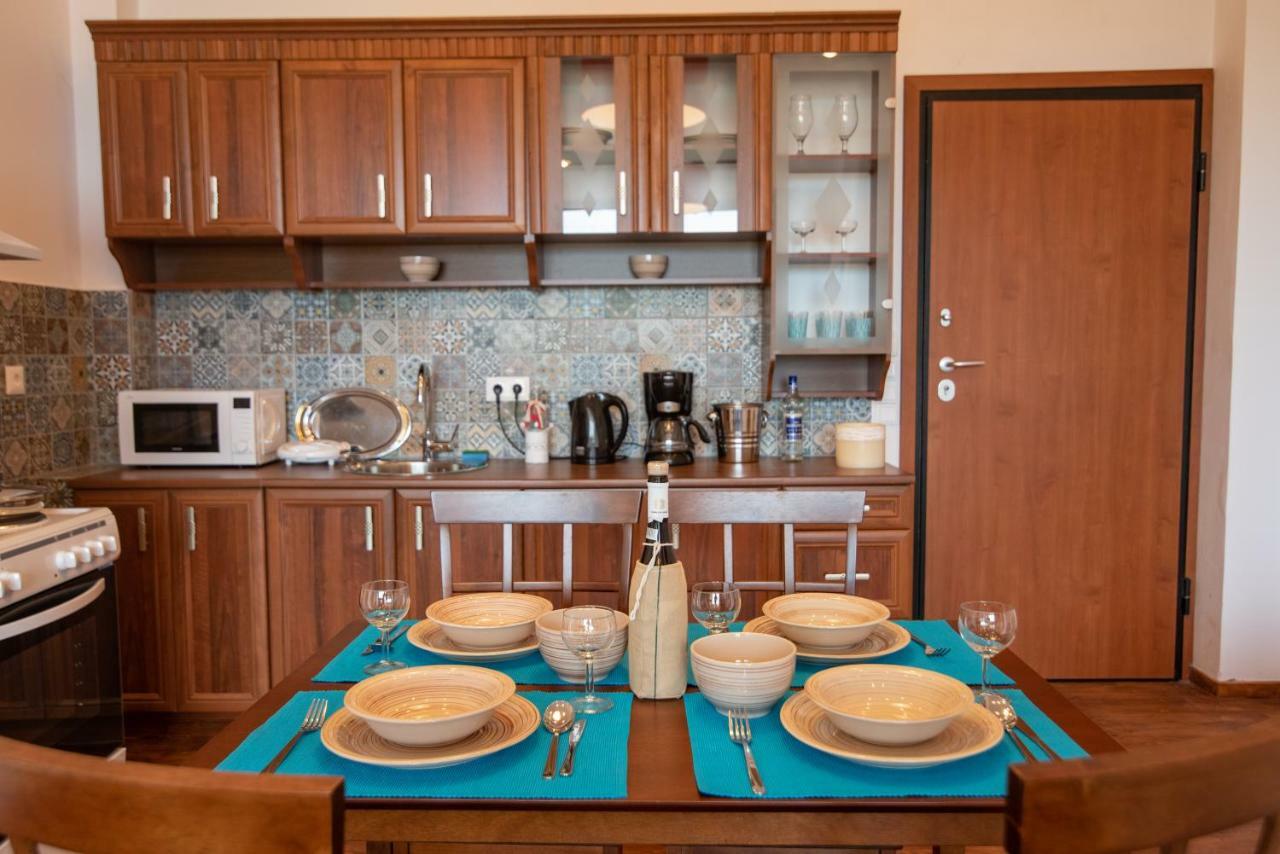 Calypso Apartments Вати Екстериор снимка