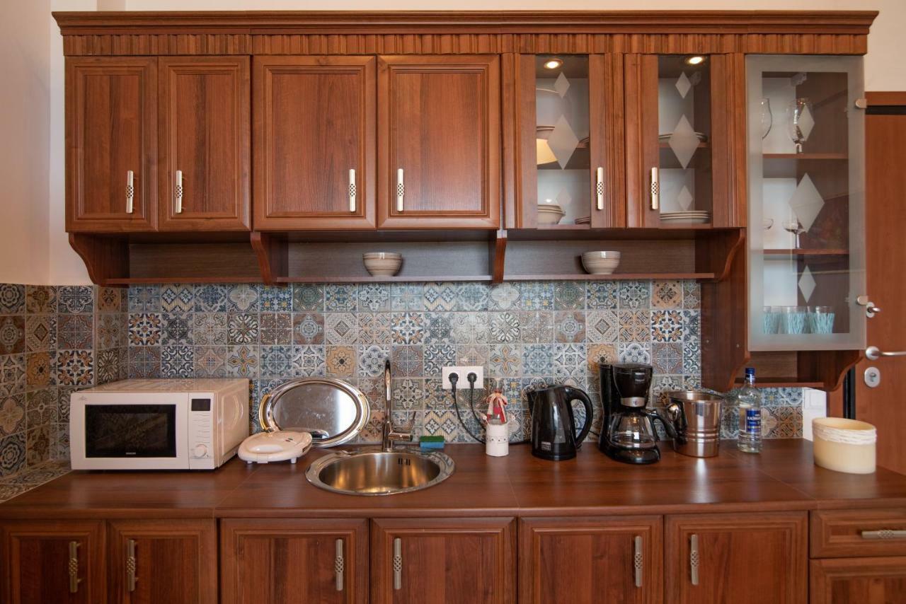 Calypso Apartments Вати Екстериор снимка