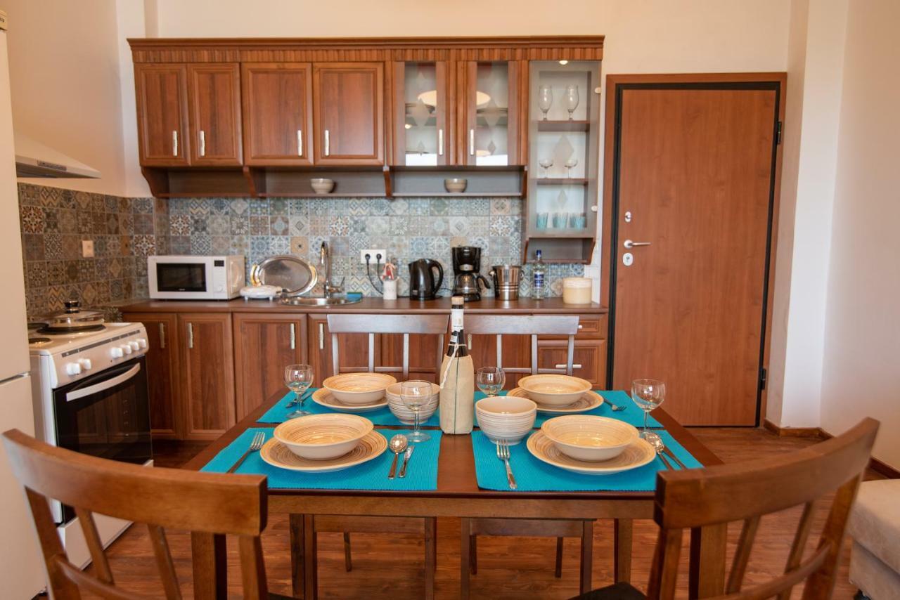 Calypso Apartments Вати Екстериор снимка